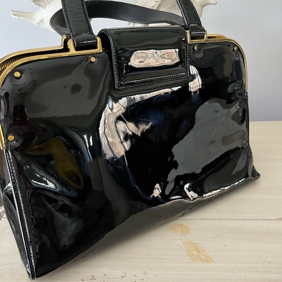 Yves Saint Laurent patent leather Uptown handbag - Picture 3 of 13